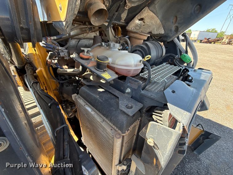 image for item ET6117 2021 John Deere 331G tracked skid steer loader