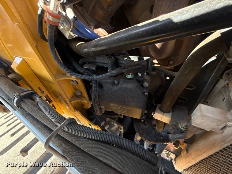 image for item ET6117 2021 John Deere 331G tracked skid steer loader
