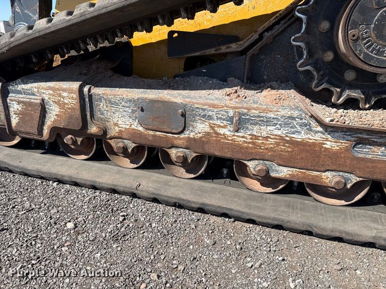 image for item ET6117 2021 John Deere 331G tracked skid steer loader