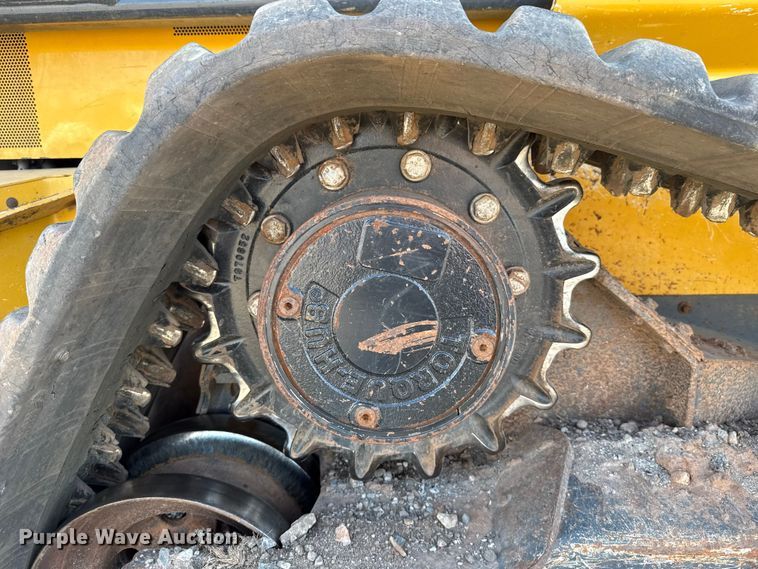 image for item ET6117 2021 John Deere 331G tracked skid steer loader