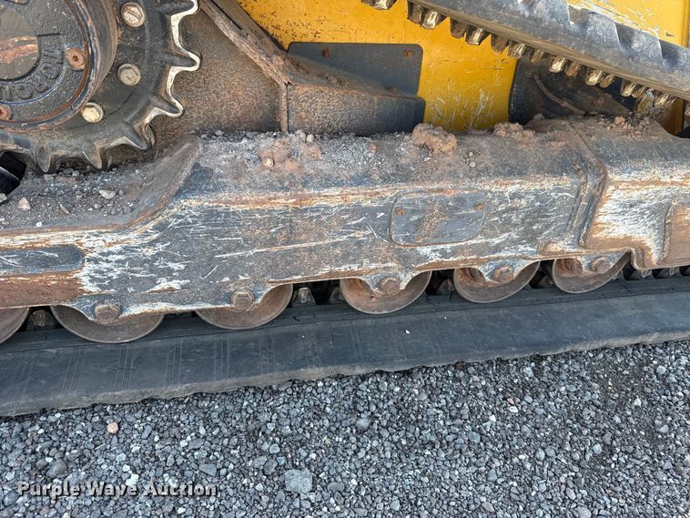 image for item ET6117 2021 John Deere 331G tracked skid steer loader