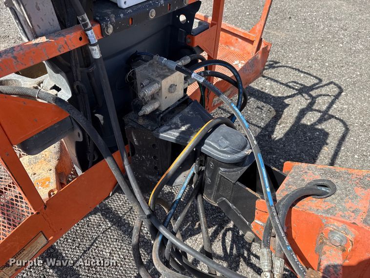 image for item ET6123 2014 JLG 600S boom lift