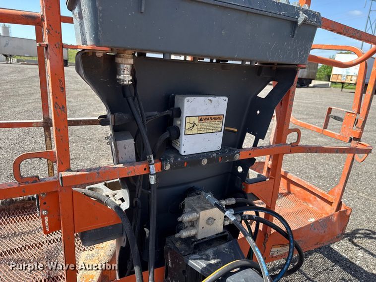 image for item ET6123 2014 JLG 600S boom lift