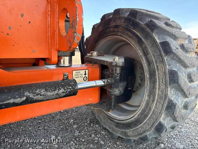 image for item ET6123 2014 JLG 600S boom lift