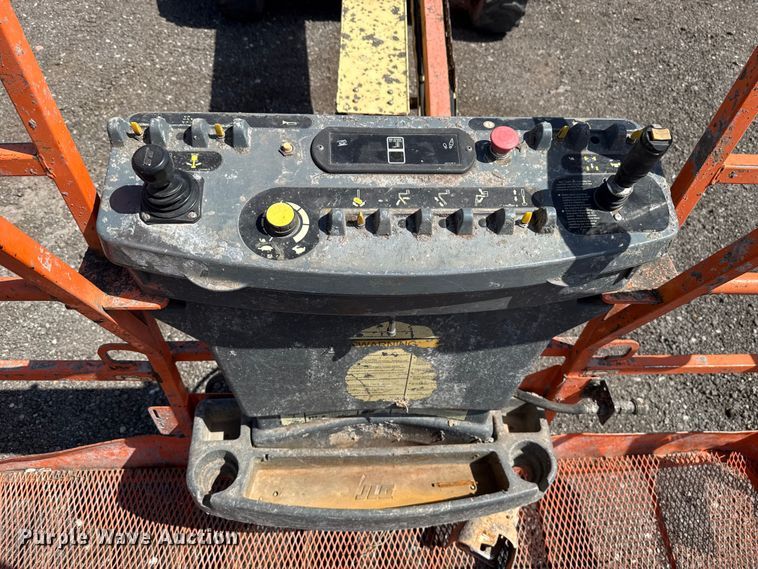 image for item ET6123 2014 JLG 600S boom lift
