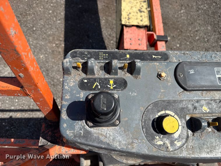 image for item ET6123 2014 JLG 600S boom lift