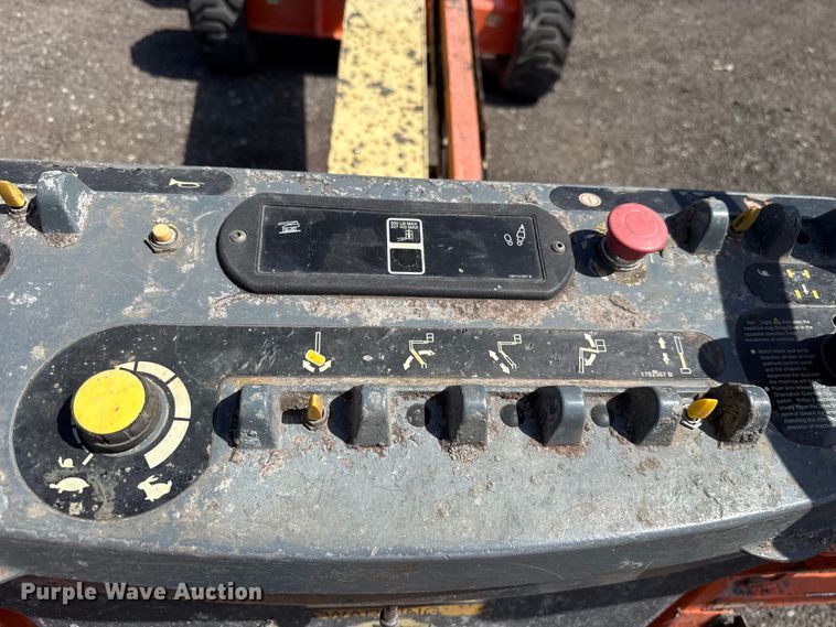 image for item ET6123 2014 JLG 600S boom lift
