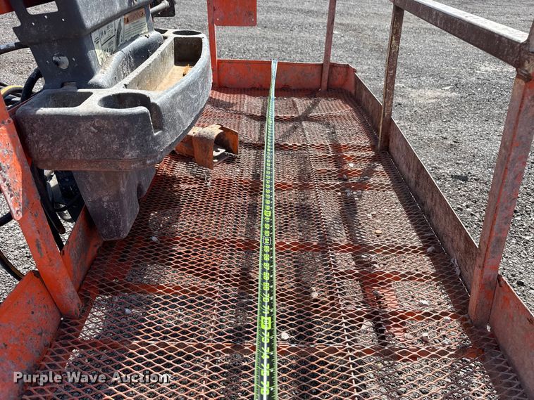 image for item ET6123 2014 JLG 600S boom lift