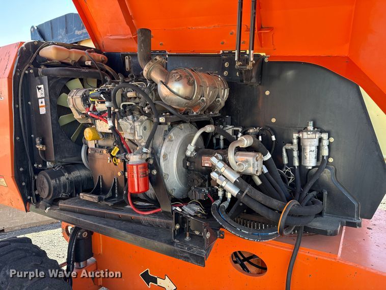 image for item ET6123 2014 JLG 600S boom lift