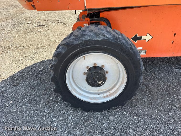 image for item ET6123 2014 JLG 600S boom lift