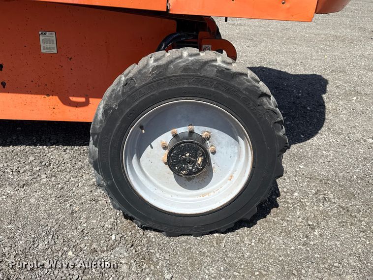 image for item ET6123 2014 JLG 600S boom lift