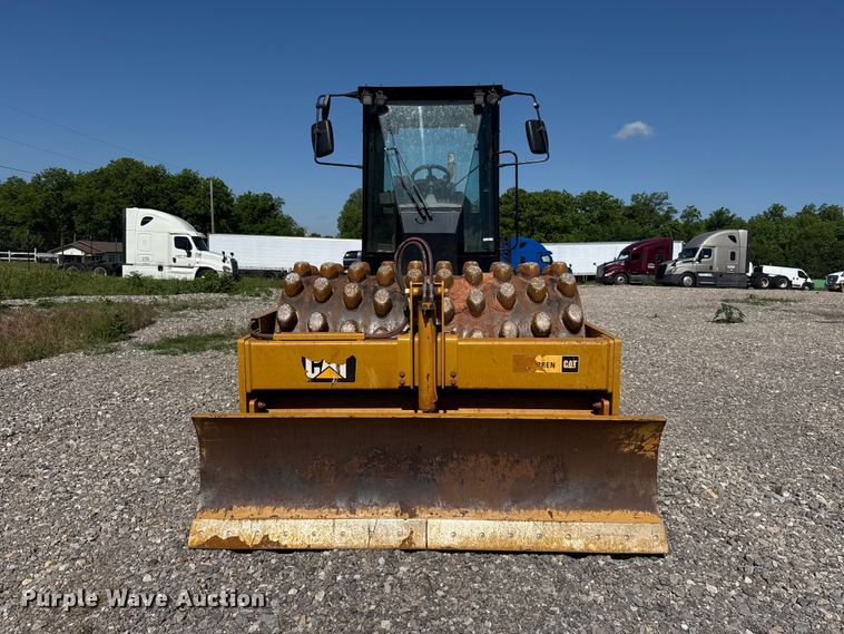 image for item ET6137 2017 Caterpillar CP56B single drum vibratory roller