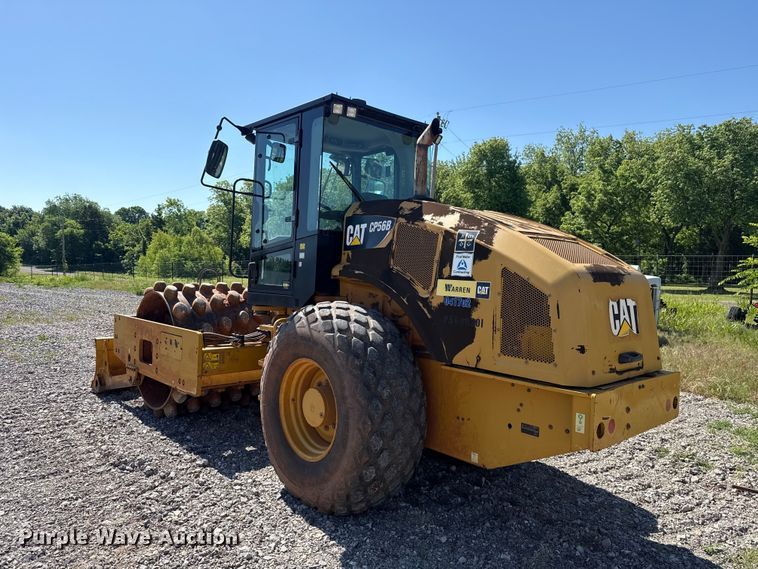 image for item ET6137 2017 Caterpillar CP56B single drum vibratory roller