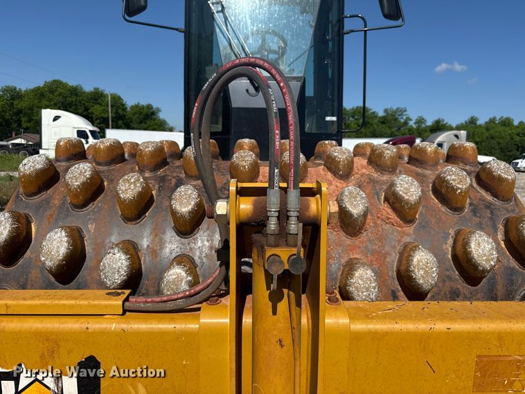 image for item ET6137 2017 Caterpillar CP56B single drum vibratory roller
