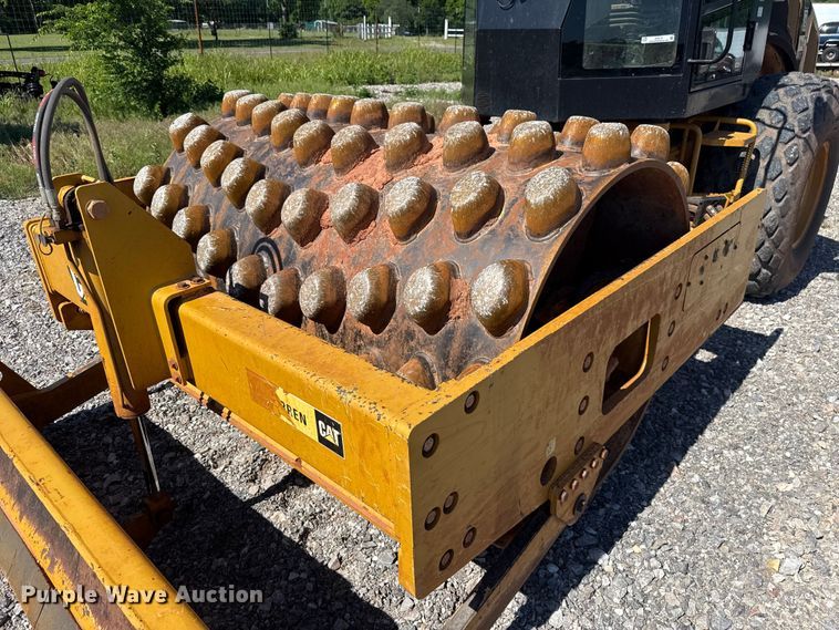 image for item ET6137 2017 Caterpillar CP56B single drum vibratory roller