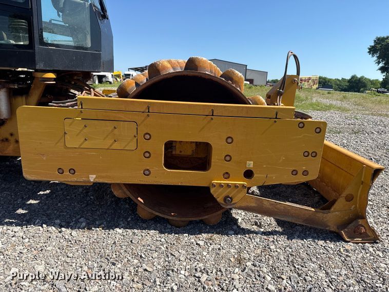 image for item ET6137 2017 Caterpillar CP56B single drum vibratory roller