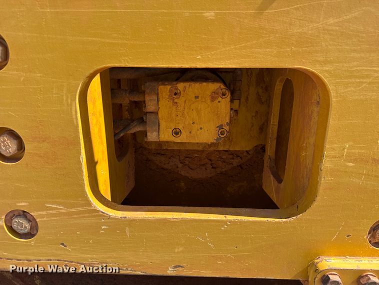 image for item ET6137 2017 Caterpillar CP56B single drum vibratory roller