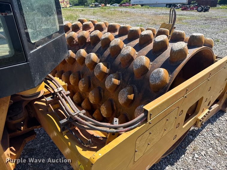 image for item ET6137 2017 Caterpillar CP56B single drum vibratory roller
