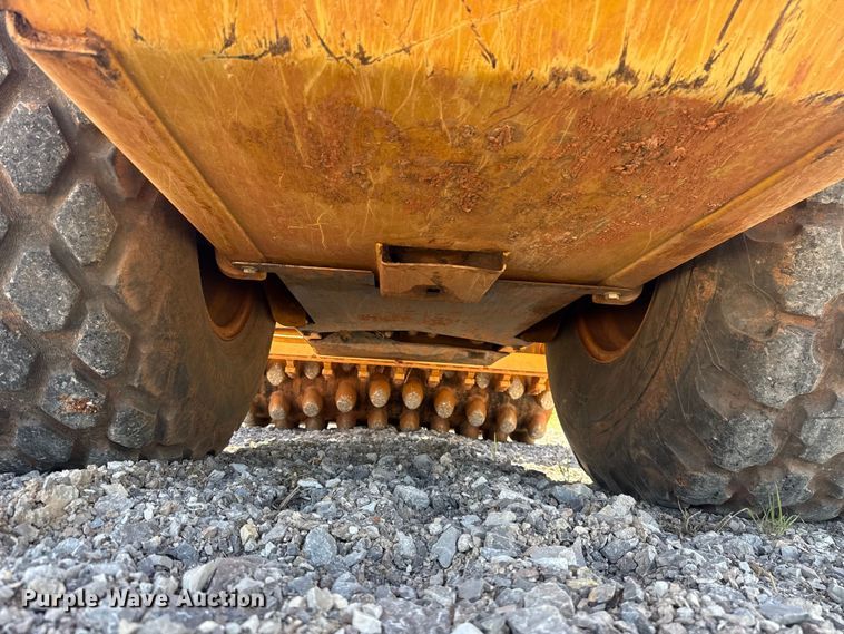 image for item ET6137 2017 Caterpillar CP56B single drum vibratory roller