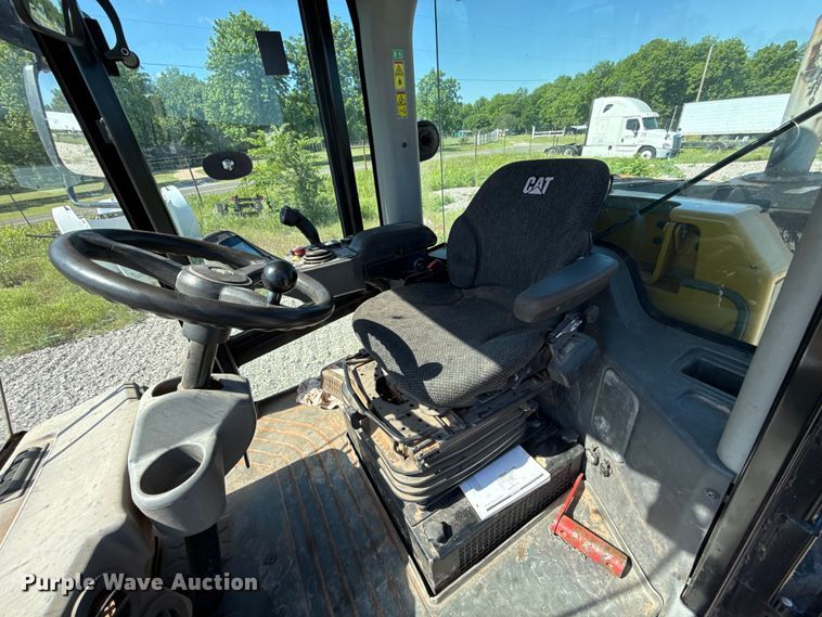 image for item ET6137 2017 Caterpillar CP56B single drum vibratory roller
