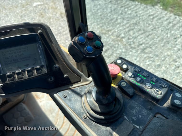 image for item ET6137 2017 Caterpillar CP56B single drum vibratory roller