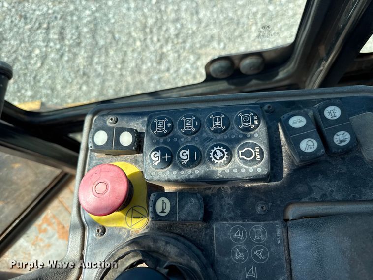 image for item ET6137 2017 Caterpillar CP56B single drum vibratory roller