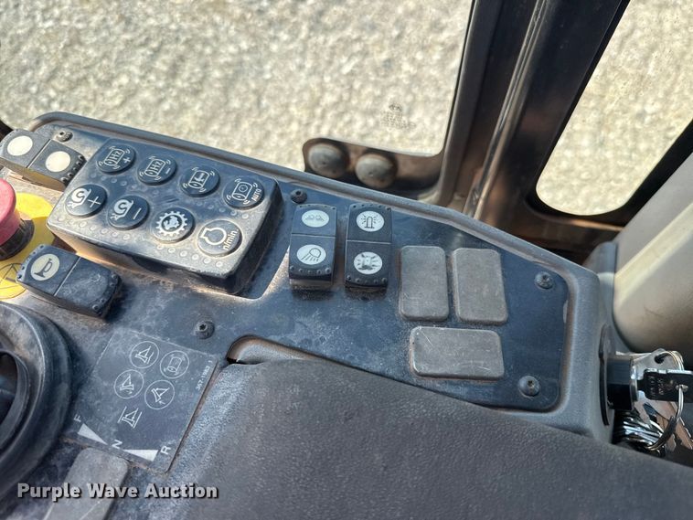 image for item ET6137 2017 Caterpillar CP56B single drum vibratory roller