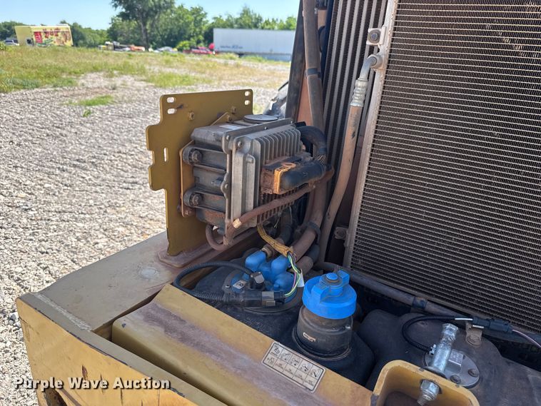 image for item ET6137 2017 Caterpillar CP56B single drum vibratory roller