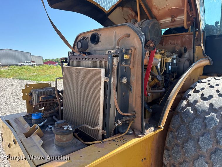 image for item ET6137 2017 Caterpillar CP56B single drum vibratory roller