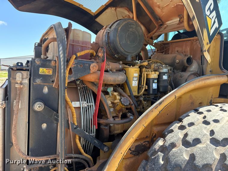 image for item ET6137 2017 Caterpillar CP56B single drum vibratory roller