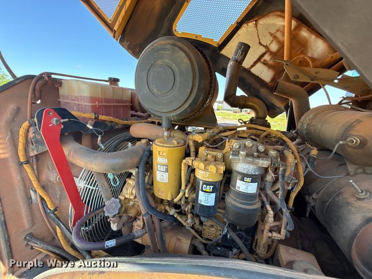 image for item ET6137 2017 Caterpillar CP56B single drum vibratory roller