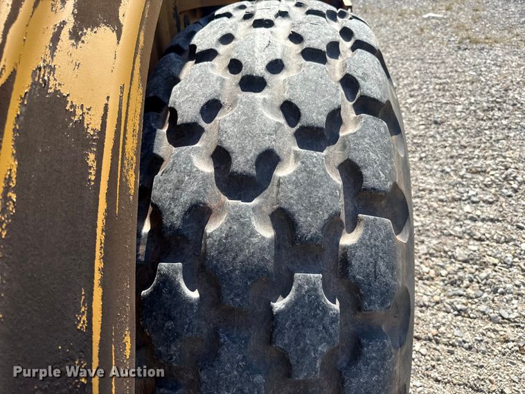 image for item ET6137 2017 Caterpillar CP56B single drum vibratory roller