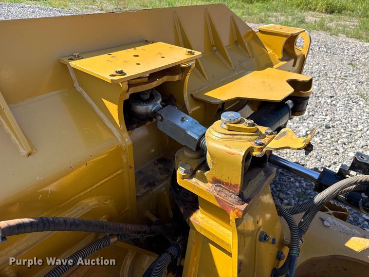 image for item ET6138 2022 Caterpillar D4 dozer