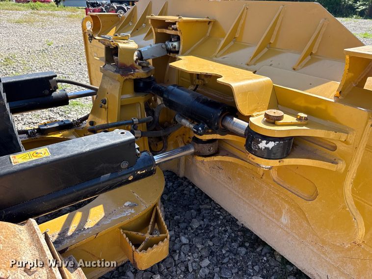 image for item ET6138 2022 Caterpillar D4 dozer