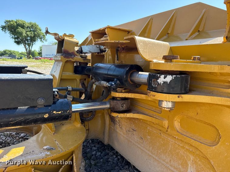 image for item ET6138 2022 Caterpillar D4 dozer