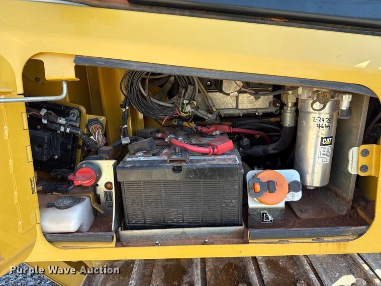 image for item ET6138 2022 Caterpillar D4 dozer
