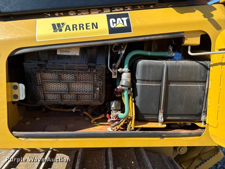 image for item ET6138 2022 Caterpillar D4 dozer