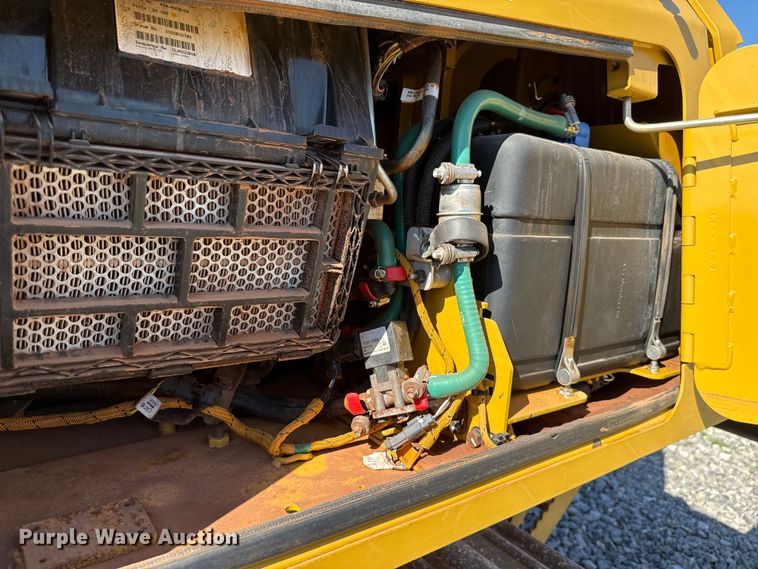 image for item ET6138 2022 Caterpillar D4 dozer
