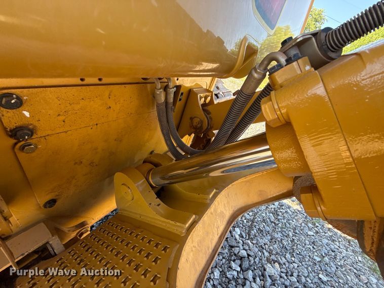 image for item ET6138 2022 Caterpillar D4 dozer