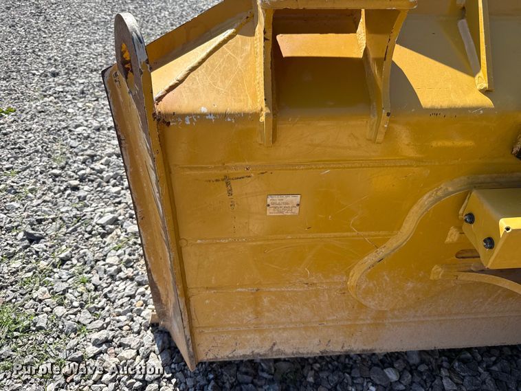 image for item ET6138 2022 Caterpillar D4 dozer