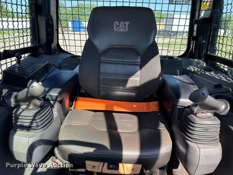 image for item ET6138 2022 Caterpillar D4 dozer