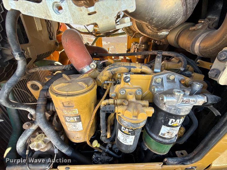 image for item ET6138 2022 Caterpillar D4 dozer