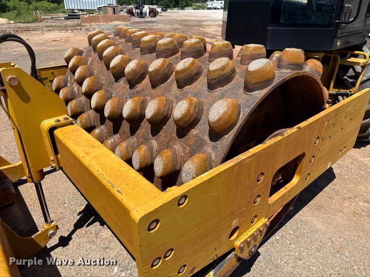 image for item ET6139 2018 Caterpillar CP56B single drum vibratory roller