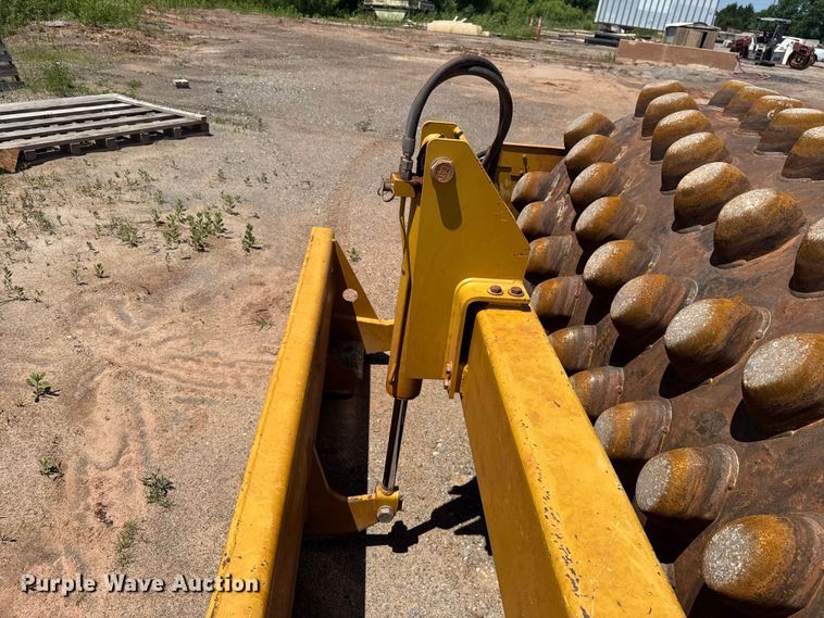 image for item ET6139 2018 Caterpillar CP56B single drum vibratory roller
