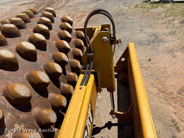 image for item ET6139 2018 Caterpillar CP56B single drum vibratory roller