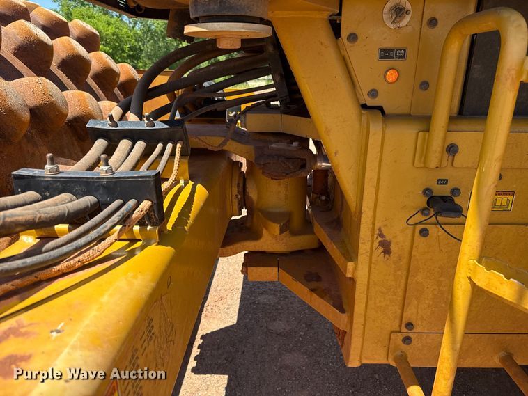 image for item ET6139 2018 Caterpillar CP56B single drum vibratory roller