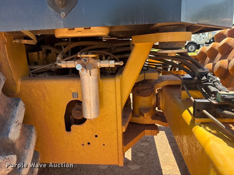image for item ET6139 2018 Caterpillar CP56B single drum vibratory roller