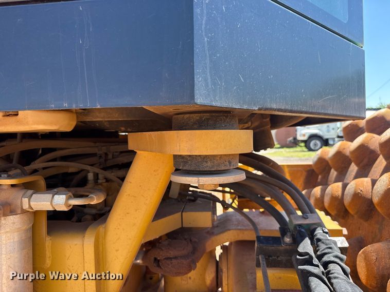 image for item ET6139 2018 Caterpillar CP56B single drum vibratory roller
