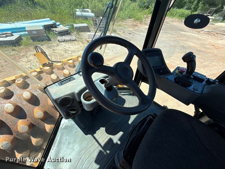 image for item ET6139 2018 Caterpillar CP56B single drum vibratory roller