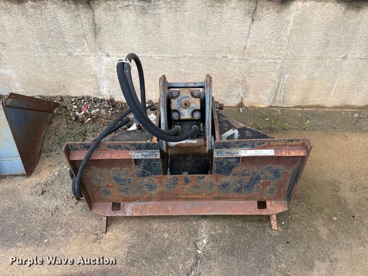 image for item ET6237 Bobcat  skid steer breaker